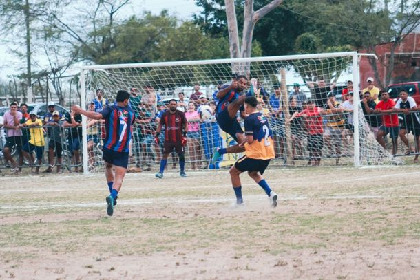 Em partida equilibrada, o Barcelona venceu a equipe do BBB e garantiu vaga na decis&atilde;o do campeonato de Santa Cec&iacute;lia
