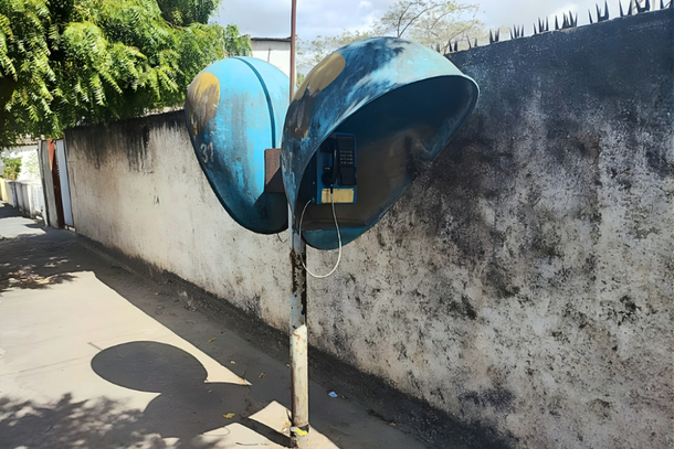 Orelh&otilde;es telef&ocirc;nicos ainda podem ser vistos em Surubim, como os localizados na rua Maria Barbosa