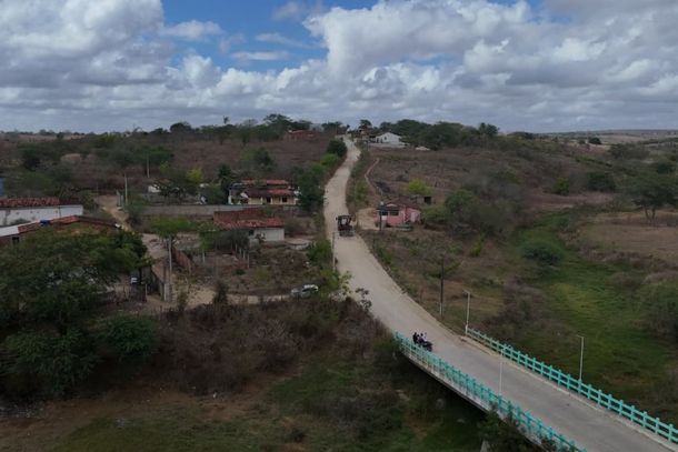 Obra de pavimenta&ccedil;&atilde;o chegar&aacute; at&eacute; o acesso ao Distrito do Tambor, em Vertente do L&eacute;rio