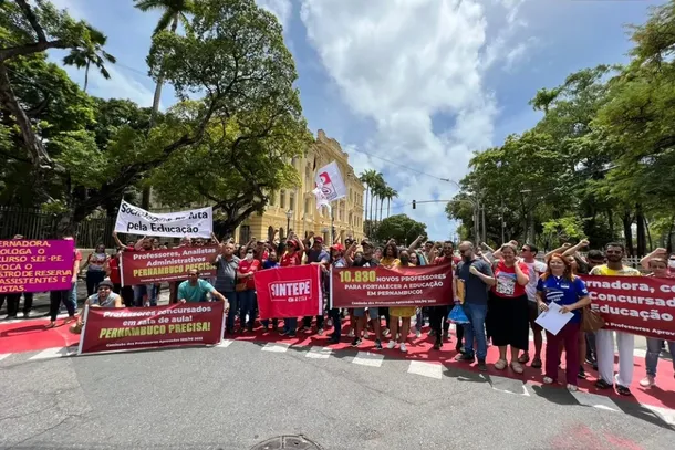 Professores aprovados em concurso de 2022 fizeram protesto na frente da sede do governo em 2023