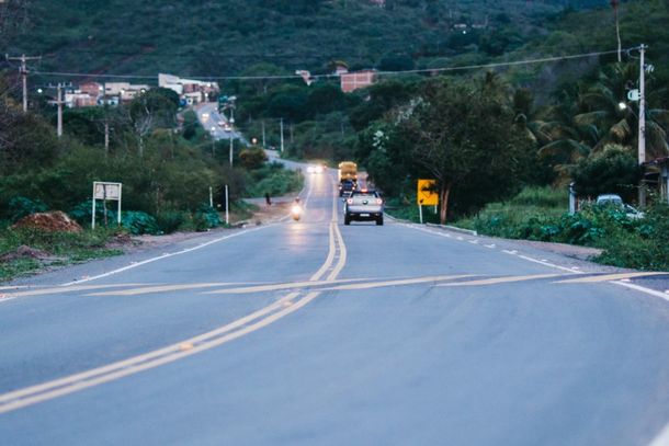 Obra na PE-130 promete melhorar a trafegabilidade do acesso ao munic&iacute;pio de Taquaritinga do Norte