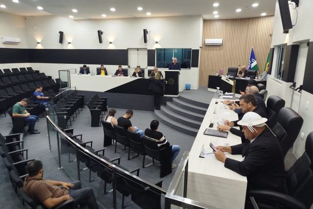 Sess&atilde;o ordin&aacute;ria foi realizada na manh&atilde; de quinta e contou com pedidos de informa&ccedil;&atilde;o e de indica&ccedil;&otilde;es , al&eacute;m de aprova&ccedil;&otilde;es de requerimentos
