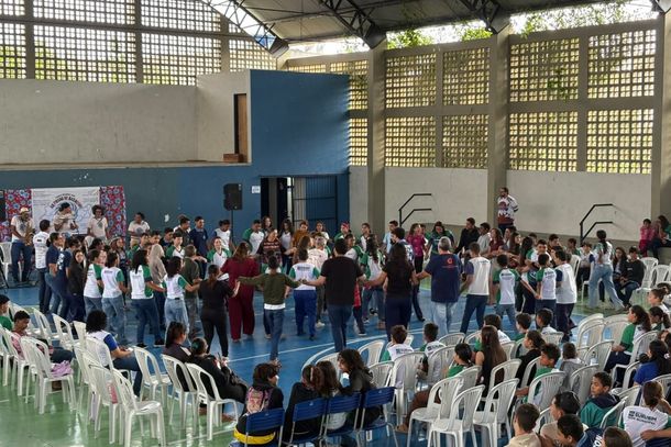 Ciranda tomou conta da quadra da escola Oliveiros de Andrade Vasconcelos