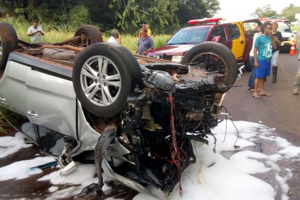 Ve&iacute;culo Hyundai Santa F&eacute; ficou totalmente destru&iacute;do ap&oacute;s o acidente 