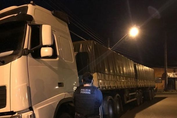 Os cigarros apreendidos foram levados para a Delegacia de Pol&iacute;cia Federal de Gua&iacute;ra