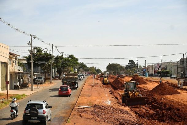 O projeto inclui a implanta&ccedil;&atilde;o de 2,5 km de ciclovia no canteiro central, entre faixas de cal&ccedil;adas