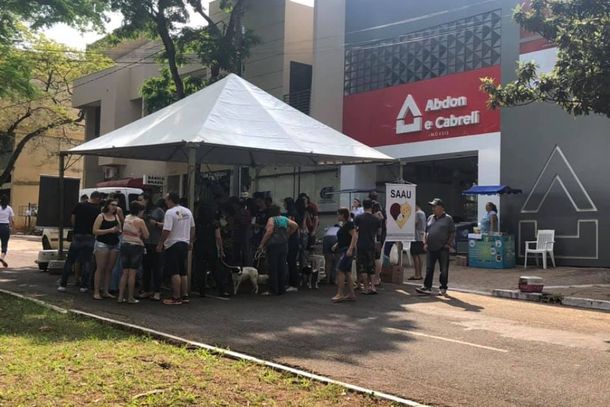 A Abdon e Cabreli promoveu o evento em frente &agrave; sede da empresa