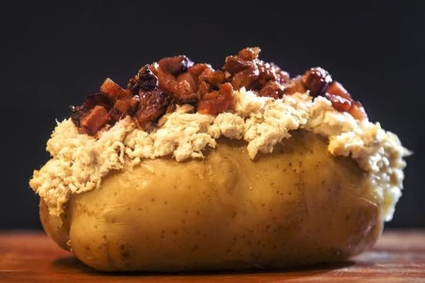 Entre os food trucks, est&aacute; o Kombatata, com diversas op&ccedil;&otilde;es de batata recheada