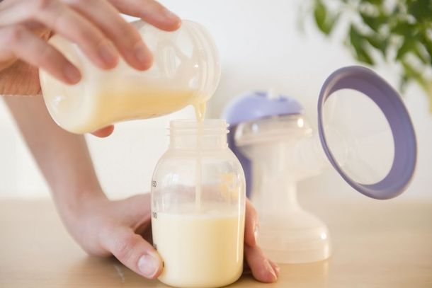 Considerando que o leite humano in natura &eacute; altamente perec&iacute;vel, a utiliza&ccedil;&atilde;o do mesmo em sua forma em p&oacute; pode trazer v&aacute;rios benef&iacute;cios