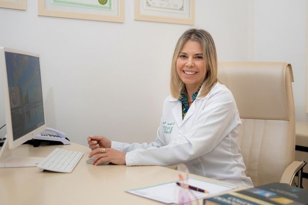 Dra. Cristianne de Macêdo Corrêa atende na clínica Dermato Care em Umuarama