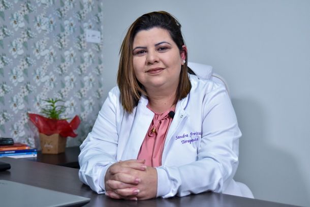 A hipnoterapeuta atende na Rua Amambai, atrás do Hospital Cemil