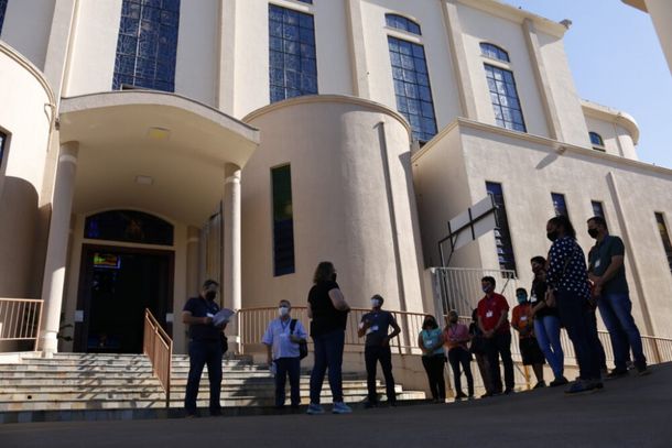 O trajeto contou com passagens pela Paróquia São Francisco (foto)