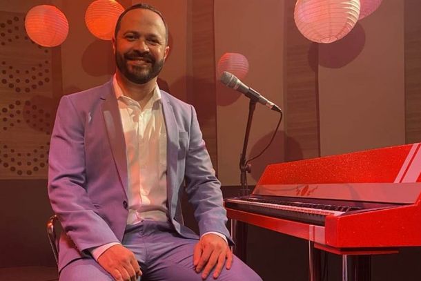 Depois de algum tempo fora dos palcos como cantor, Marco Aur&eacute;lio retoma sua carreira com can&ccedil;&otilde;es autorais 