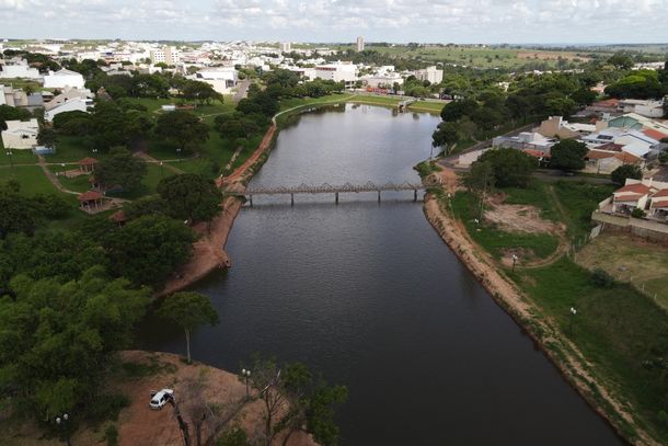 Entre as melhorias estão previstas a reforma da passarela, plantio de grama nos taludes e paisagismo
