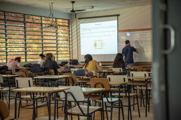 A Universidade Estadual de Maring&aacute; (UEM) oferta oito cursos em Umuarama