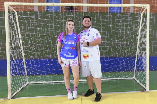 &ldquo;Ela &eacute; o cara&rdquo;! Nathy Frigo tem a felicidade de ter um f&atilde; especial, um parceiro afetivo que a incentiva na carreira de jogadora