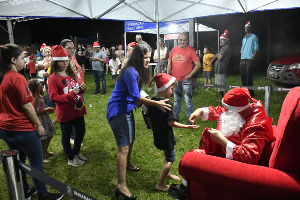O clima natalino trouxe muita alegria nos distritos e em Umuarama a programa&ccedil;&atilde;o come&ccedil;a nesta quarta-feira, 6, com o Auto de Natal &agrave;s 20h na sede da Unipar e o Ter&ccedil;o da Salva&ccedil;&atilde;o na sexta-feira (8) &agrave;s 19h30, na Pra&ccedil;a Santos Dumont