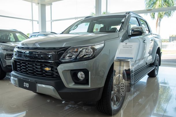 Uma das caminhonetes em oferta nesta promoção especial para produtores rurais é a S10 LTZ ano 23/24, que está sendo comercializada por apenas R$ 233.990