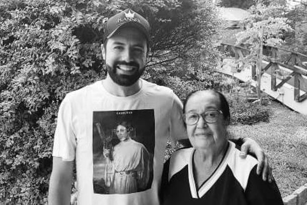 Maria Alves Barreto ao lado do neto, o vereador umuaramense Mateus Barreto