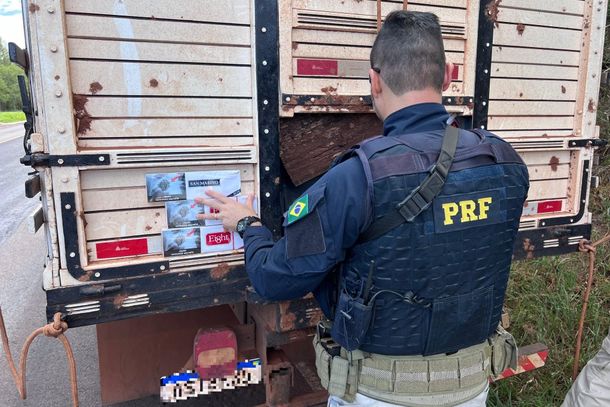 Caminhão é Apreendido Com 150 Mil Maços De Cigarros Na Pr 486 Em Perobal