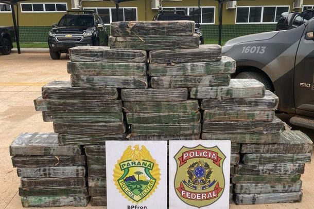 Quase meia tonelada do entorpecente foi apreendida pelas equipes do BPFron e Polícia Federal