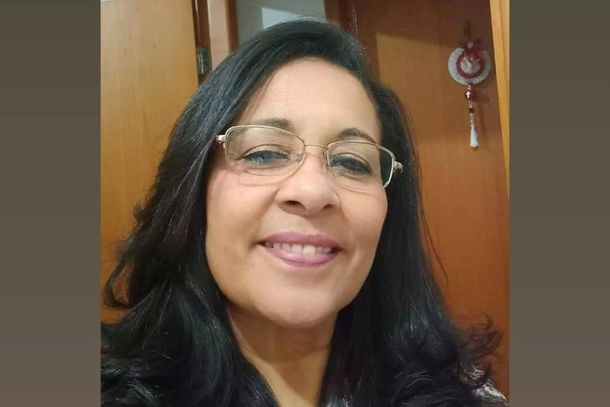 Familiares e amigos se despedem de Aparecida Eloi, que morreu aos 57 anos