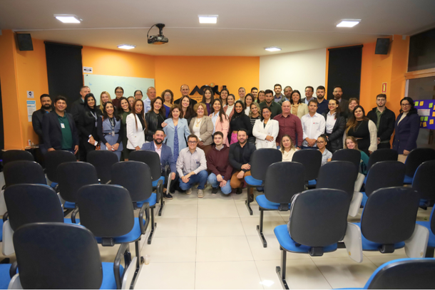 Associados aproveitaram um saboroso café da manhã, interagiram e, na sequênci,a acompanharam uma palestra dinâmica sobre Gestão Empresarial