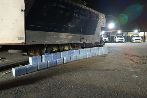 O motorista, de 46 anos, foi abordado no quilômetro 413 da rodovia. Os militares realizavam uma fiscalização de rotina quando interceptaram o veiculo