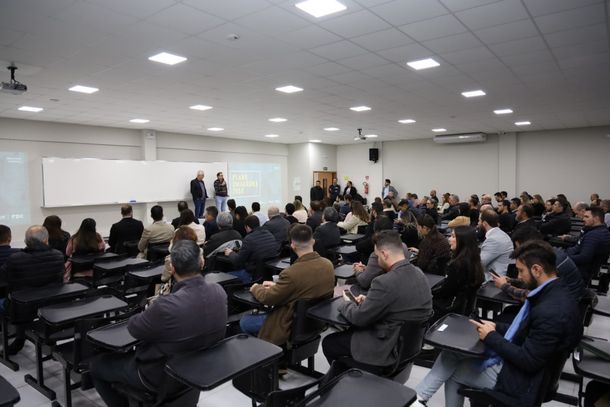 Uma conferência de identidade organizacional foi realizada reunindo cerca de 200 empresários e representantes de entidades