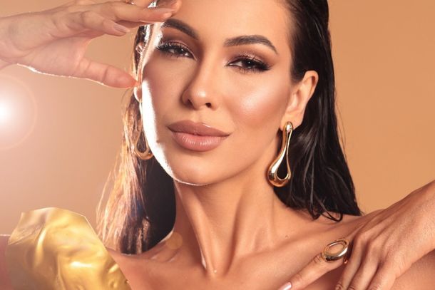 Jessica Aguiar tem 23 anos, 1.72m e &eacute; formada em Marketing e &eacute; atual Miss Umuarama