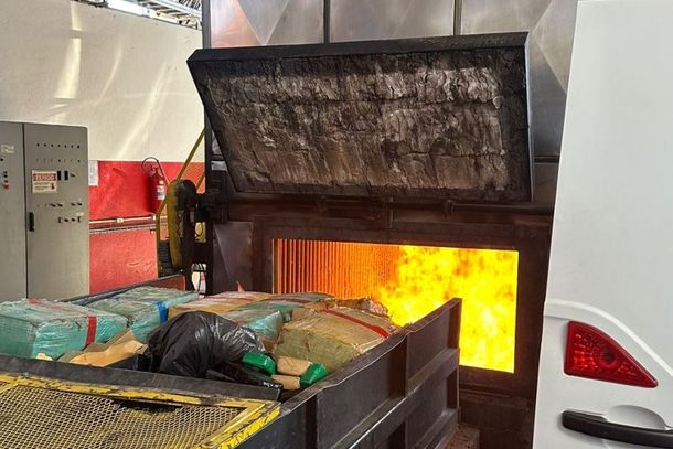 De acordo com a Pol&iacute;cia Civil, a incinera&ccedil;&atilde;o refor&ccedil;a que as For&ccedil;as de Seguran&ccedil;a est&atilde;o empenhadas em combater o tr&aacute;fico na regi&atilde;o