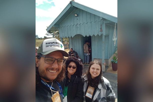 Encontro contou com uma pausa para caf&eacute; rural com a fam&iacute;lia Uliana e uma visita &agrave; Capelinha de Nossa Senhora Aparecida, constru&iacute;da no in&iacute;cio de Umuarama