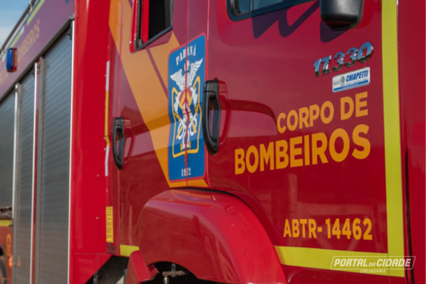 Bombeiros de Umuarama foram chamados para controlar inc&ecirc;ndio em Tapira na tarde desta sexta