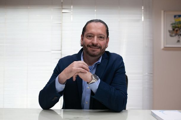 O urologista &Iacute;talo Fioravanti explica que, antes de qualquer decis&atilde;o cir&uacute;rgica, o primeiro passo &eacute; sempre conversar com o pediatra