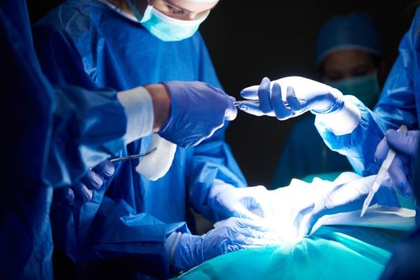 A paciente &eacute; acompanhada desde 2021 por uma equipe multiprofissional, contando com indica&ccedil;&atilde;o cl&iacute;nica para a realiza&ccedil;&atilde;o dos procedimentos