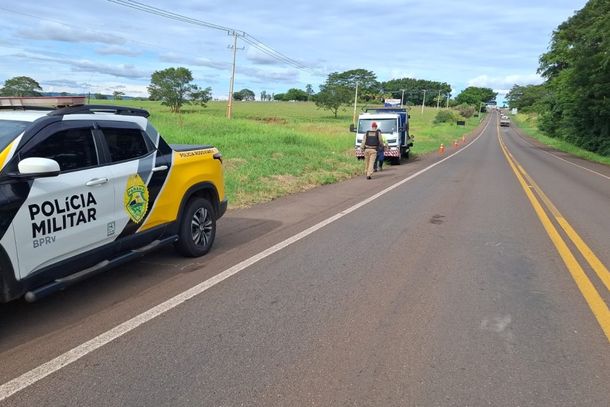 Guincho da PRE rebocou ve&iacute;culo por apresentar pend&ecirc;ncias