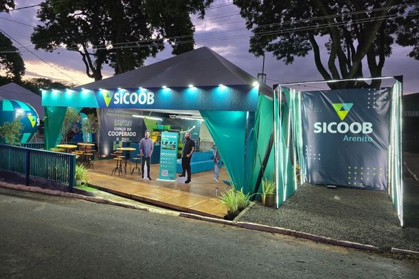 Estande, na avenida principal, vai funcionar como ponto de atendimento e relacionamento com cooperados e visitantes da feira