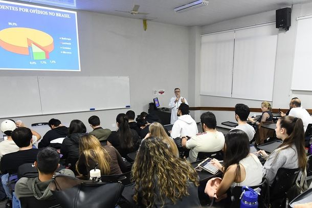 Palestra sobe acidentes envolvendo animais pe&ccedil;onhentos na Unipar