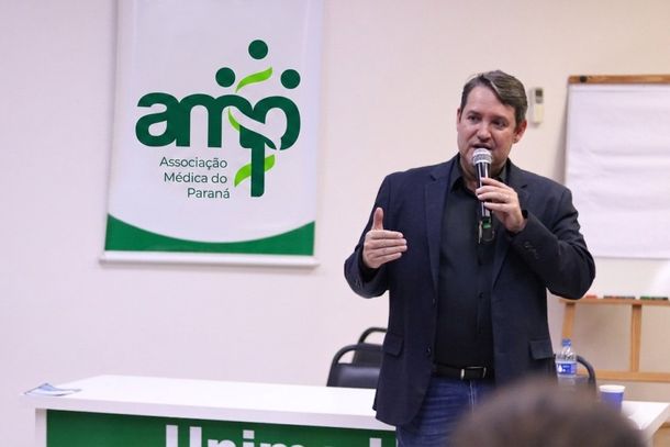Dr. Carlos Lisboa, presidente da Associa&ccedil;&atilde;o M&eacute;dica de Umuarama (AMU)
