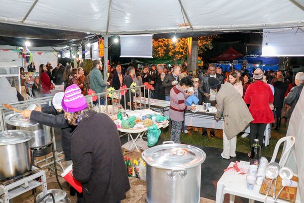 Comunit&aacute;rio e festivo, o Arrai&aacute; une f&eacute; e cultura popular com diversas atra&ccedil;&otilde;es gastron&ocirc;micas