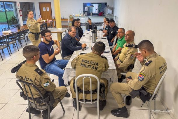 PM e imprensa de Umuarama refor&ccedil;am parceria em caf&eacute; da manh&atilde; no 25&ordm; Batalh&atilde;o