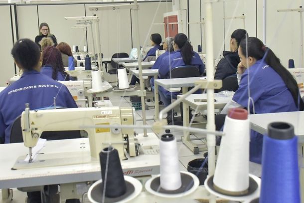 Os cursos s&atilde;o abertos aos trabalhadores e moradores da regi&atilde;o que buscam aprimoramento profissional