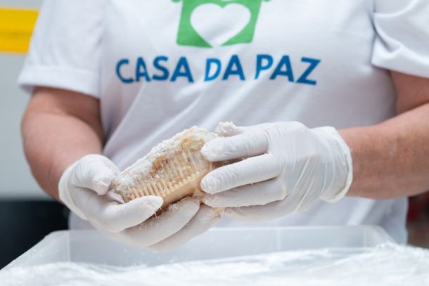 Iniciativa ajuda a manter viva uma tradi&ccedil;&atilde;o secular e auxilia a custear as despesas da Casa da Paz