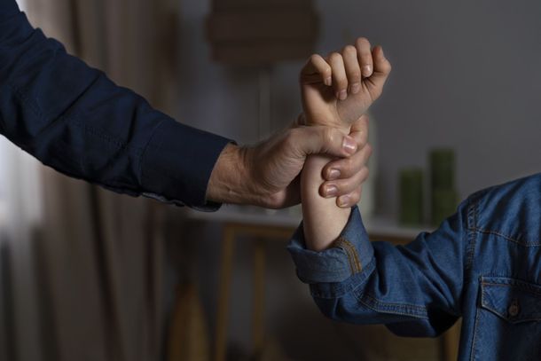 Os dois casos seguem para apura&ccedil;&atilde;o das autoridades competentes, que devem adotar as medidas legais conforme cada situa&ccedil;&atilde;o