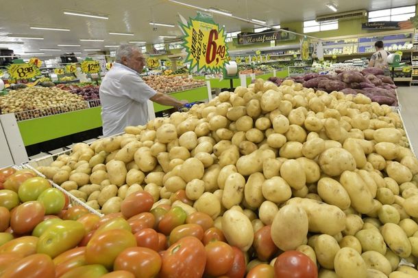 A batata &eacute; a vil&atilde; da lista de compras no mais recente balan&ccedil;o do Procon