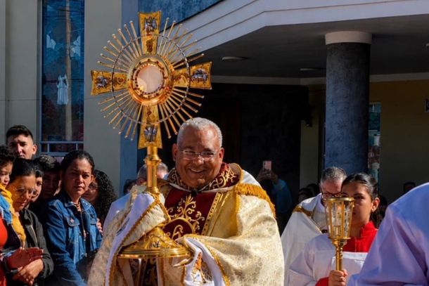 Celebra&ccedil;&otilde;es do dia 4 de junho refor&ccedil;aram a unidade da Igreja local e contaram com gesto concreto de partilha
