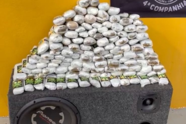 O motorista foi preso em flagrante e autuado pelo crime de tr&aacute;fico de drogas