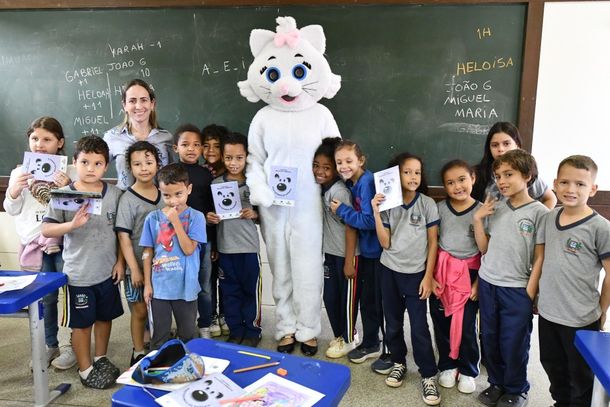 As cartilhas foram produzidas pelo Instituto &Aacute;gua e Terra (IAT) e impressas pelo munic&iacute;pio