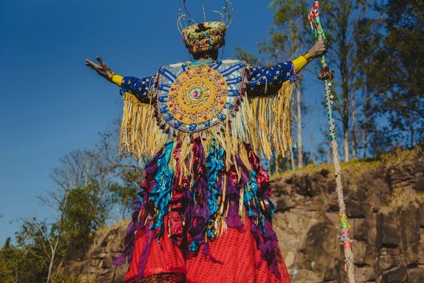 Com entrada franca, pe&ccedil;a &lsquo;Encontro de Gigantes&rsquo; mistura poesia, fantasia e reflex&atilde;o em apresenta&ccedil;&atilde;o &uacute;nica &agrave;s 14h