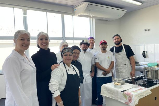 o trabalho busca aliar o reaproveitamento integral dos alimentos ao resgate da culin&aacute;ria de matriz ind&iacute;gena